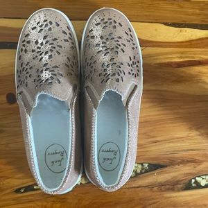 Jack rogers slip on sandals. Size 6.5. Minimal wear. No box.